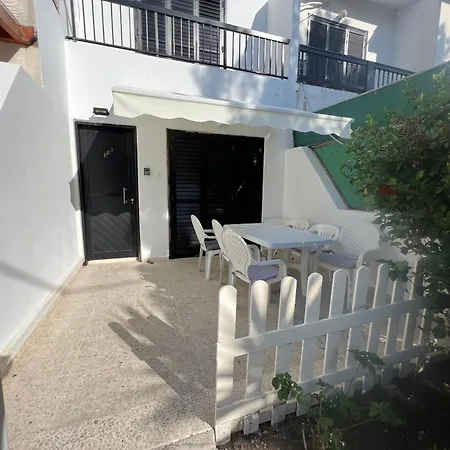 Natalia's Townhouse, Margarita Gardens 003 파포스