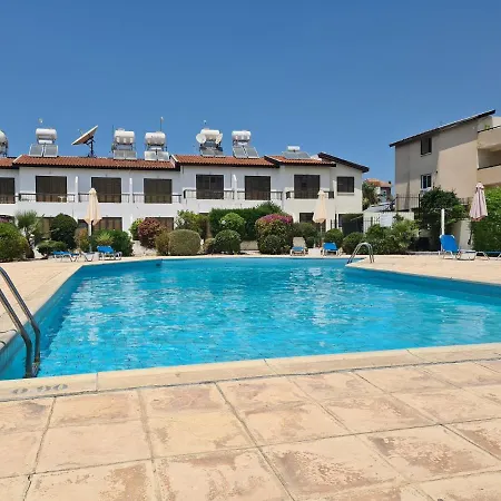 Natalia's Townhouse, Margarita Gardens 003 بيت للعطل *