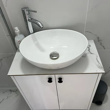 Natalia's Townhouse, Margarita Gardens 003 بيت للعطل