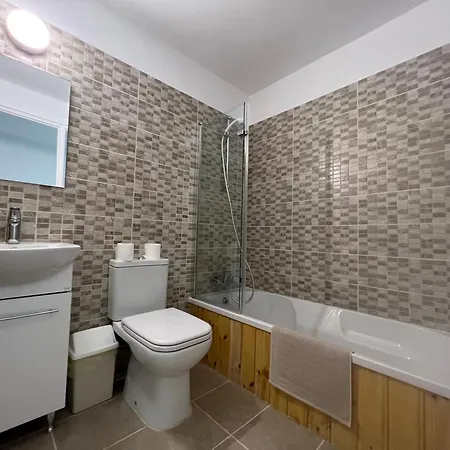 Natalia's Townhouse, Margarita Gardens 003 بيت للعطل بافوس