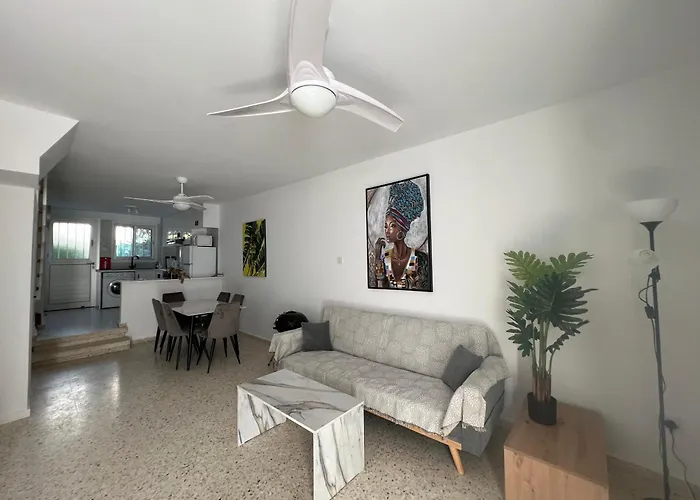 Natalia's Townhouse, Margarita Gardens 003 *