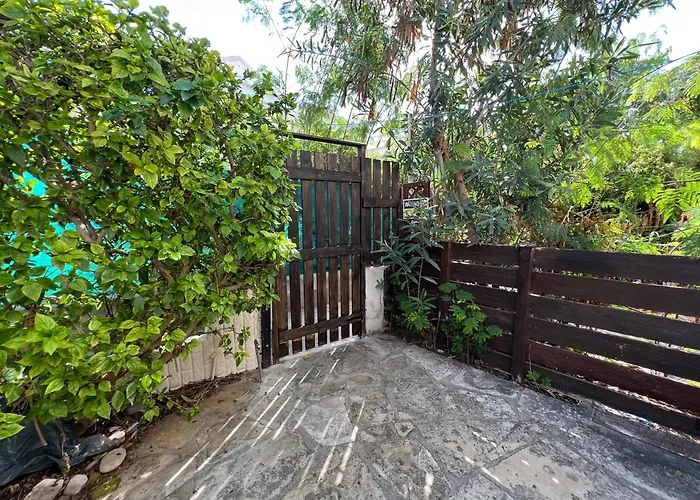 Natalia's Townhouse, Margarita Gardens 003