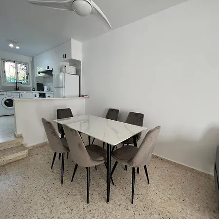 Natalia's Townhouse, Margarita Gardens 003 펜션 *