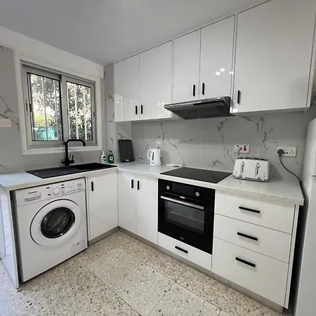 Natalia's Townhouse, Margarita Gardens 003 * 파포스