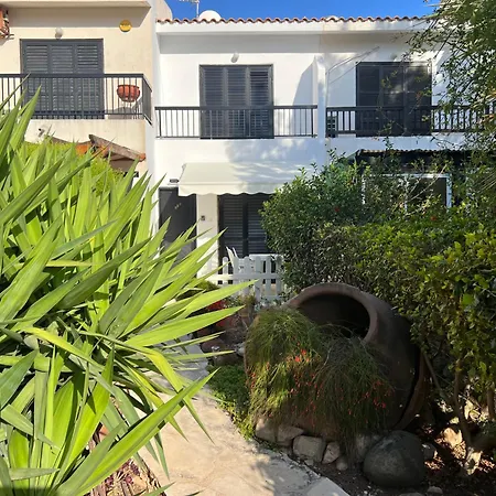 Natalia's Townhouse, Margarita Gardens 003 * 파포스