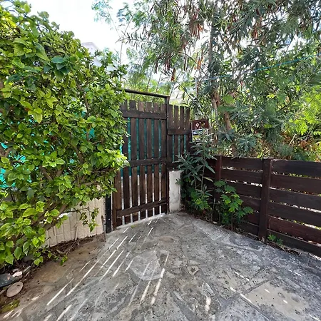 Natalia's Townhouse, Margarita Gardens 003