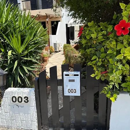 Natalia's Townhouse, Margarita Gardens 003 * 파포스